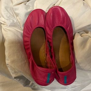 Pink tieks